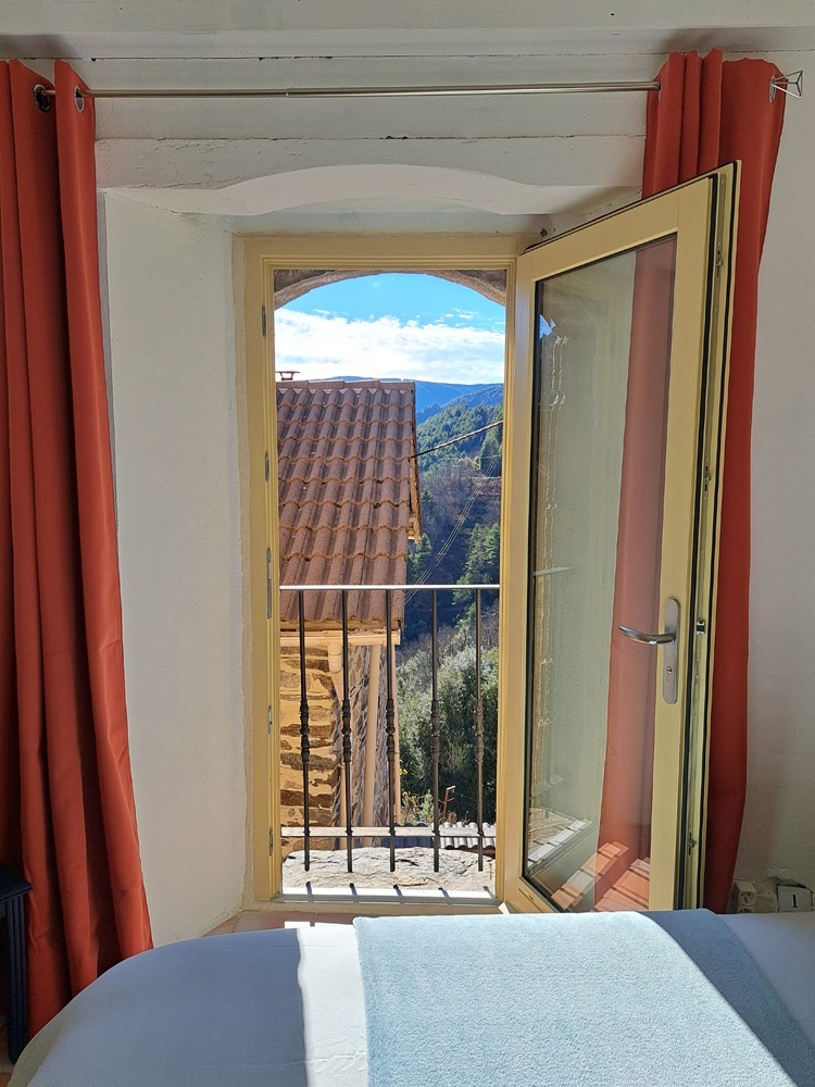 Photo 10 - Chambre 1er étage - Vue + Rideau occultant et thermique